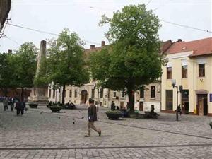 Spectacole şi proiecţii în weekend în piaţa Muzeului. Ce poţi urmări la 