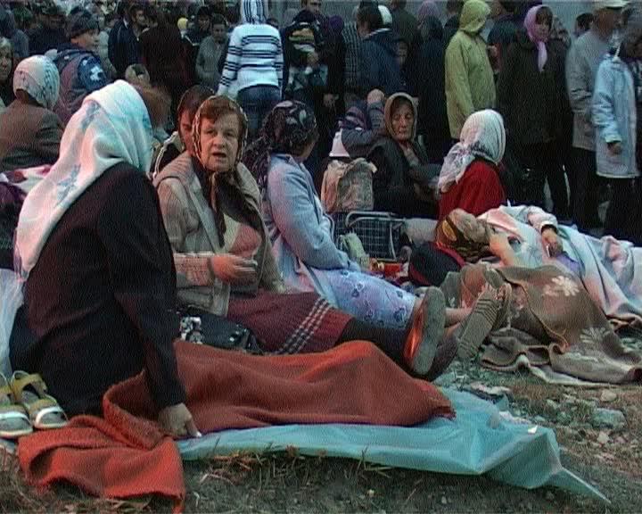 Pelerinii vin la Nicula ca să găsească rezolvări la problemele lor VIDEO