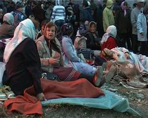 Pelerinii vin la Nicula ca să găsească rezolvări la problemele lor VIDEO