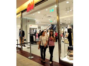 O nouă etapă în “bătălia” mall-urilor: H&M vine şi în Polus