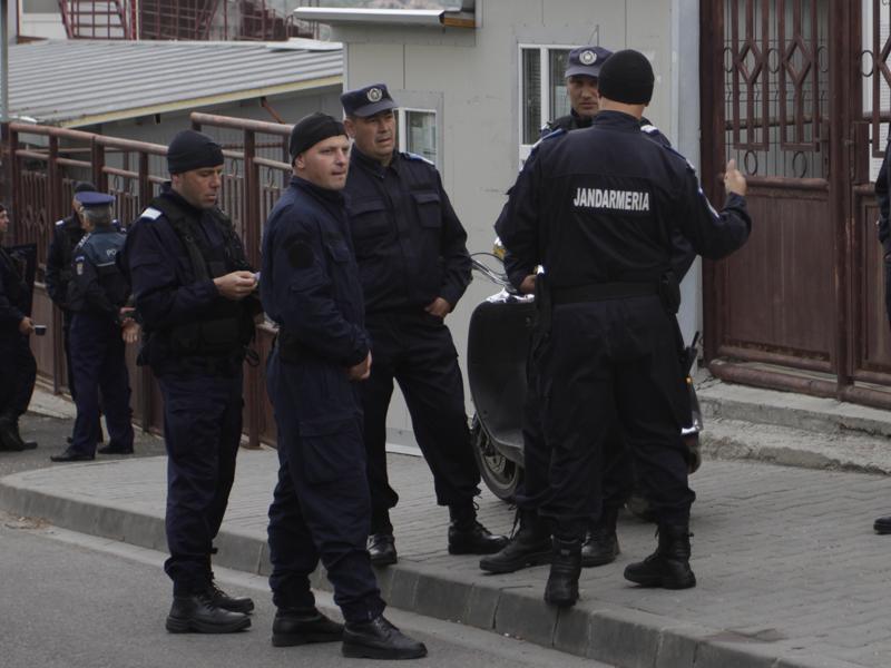 Peste o sută de jandarmi la meciul 