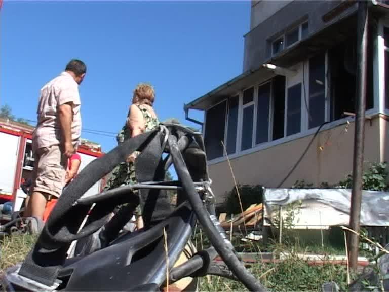 Apartament din Gherla, distrus de flăcări VIDEO