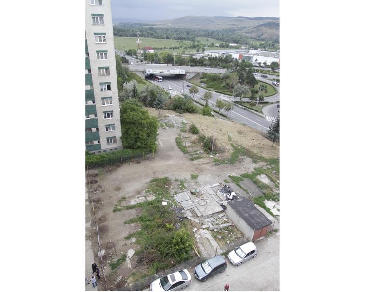 Uioreanu şi Boc, în război deschis pe blocul de 25 de etaje