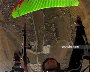 Doi clujeni au executat în premieră un salt cu paraşuta VIDEO