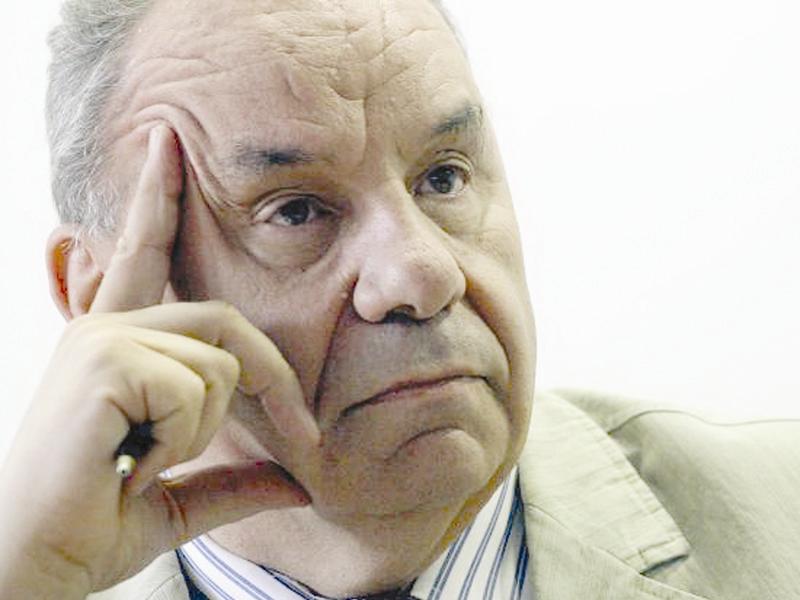 În lumea falsurilor oficiale