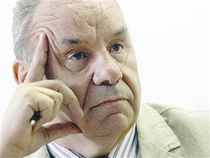 În lumea falsurilor oficiale