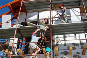 De pe coasta de Est a Americii pe şantierul Habitat din Dezmir. Vezi ce fac nouă americani la Cluj