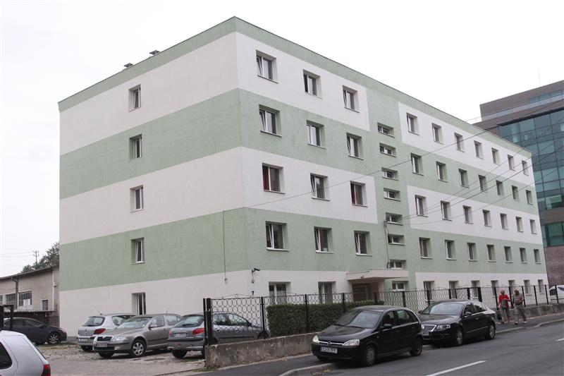 Ce şanse au studenţii care nu prind un loc în căminele de stat