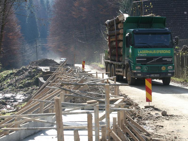 Scandal pe drumul spre Ic Ponor: au întârziat lucrările, dar pot pleca oricând