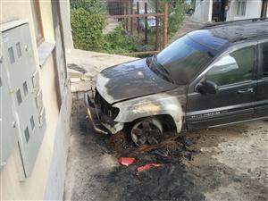 Maşina fostului şef al ITM Cluj, incendiată în faţa casei FOTO / VIDEO
