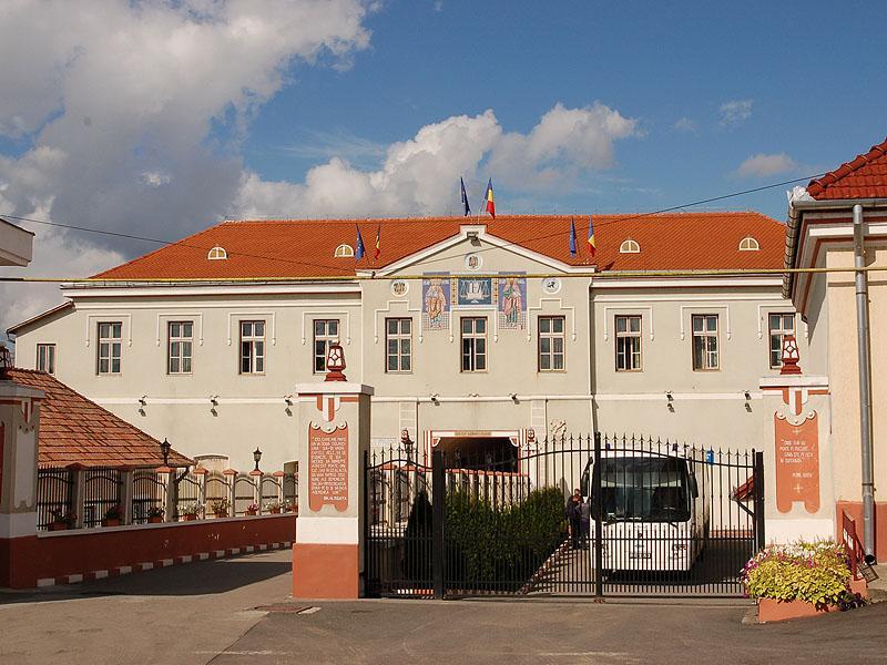 Din închisoare, la muncă:  o misiune aproape imposibilă