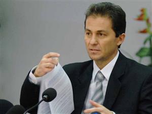Cum îşi împart partidele justiţia