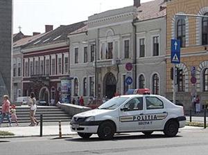 Fetiţă lovită de o maşină de poliţie VIDEO