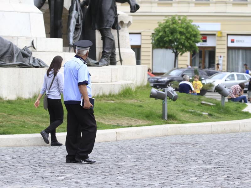 Şefii din poliţie vânează salarii de 4.000 de euro 