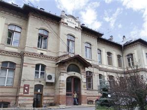 Plouă cu bani la Consiliul Local