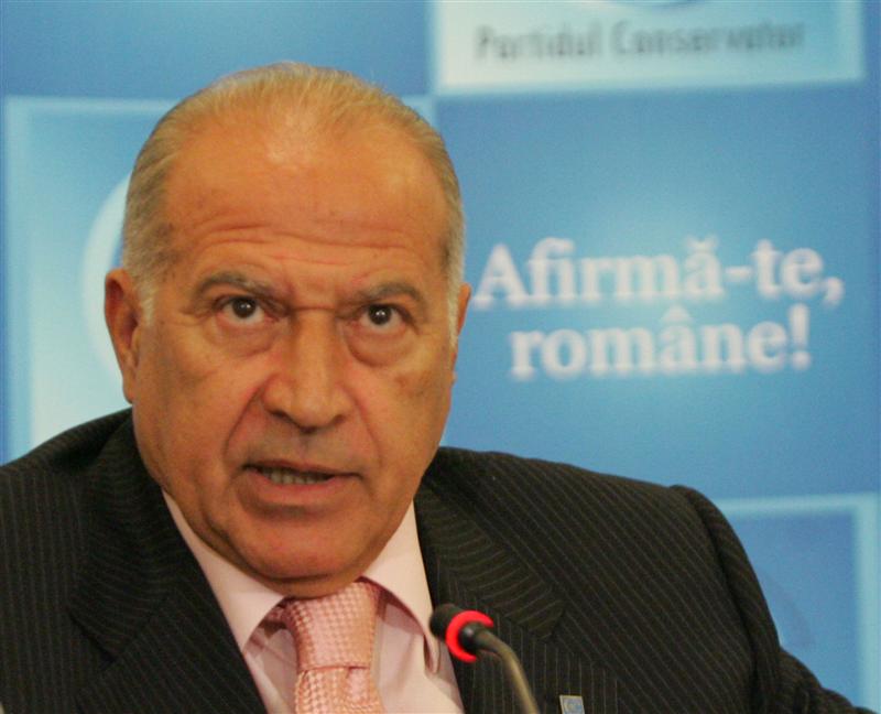 Voiculescu spune în declaraţia pentru candidatură că a colaborat cu Securitatea