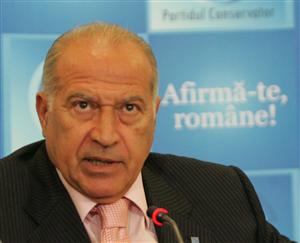 Voiculescu spune în declaraţia pentru candidatură că a colaborat cu Securitatea