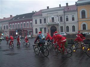 Moş Crăciun vine pe bicicletă la Cluj 