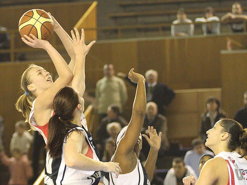 Baschetbalistele clujene, învinse acasă de Sportul Bucureşti