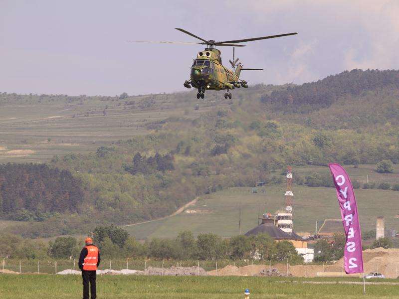 Cer un hangar şi un elicopter pe Aeroportul Cluj