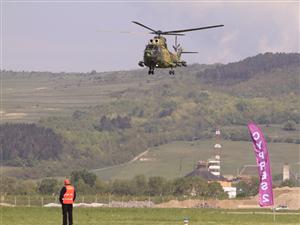 Cer un hangar şi un elicopter pe Aeroportul Cluj