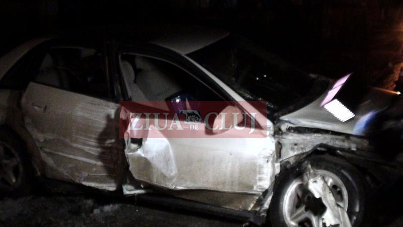 A intrat cu maşina în poarta unei case. În urma impactului s-a spart o ţeavă de gaz FOTO/VIDEO