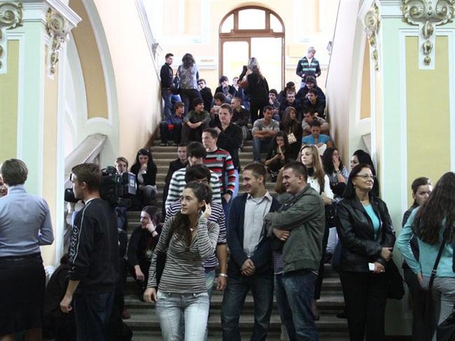 Cel mai mare centru universitar din provincie nu mai face teste de limbă TOEFL; dacă-l vrei, pleci în Oradea sau Baia Mare