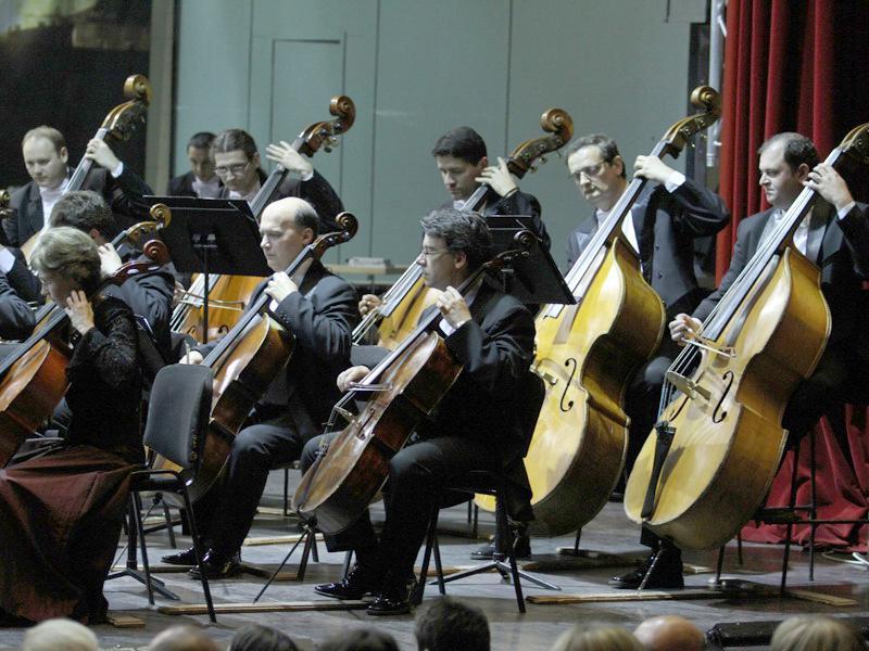 Filarmonica susţine deseară prima reprezentaţie din an, un concert de Anul Nou