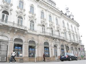 Primăria, invitată să cumpere Continentalul