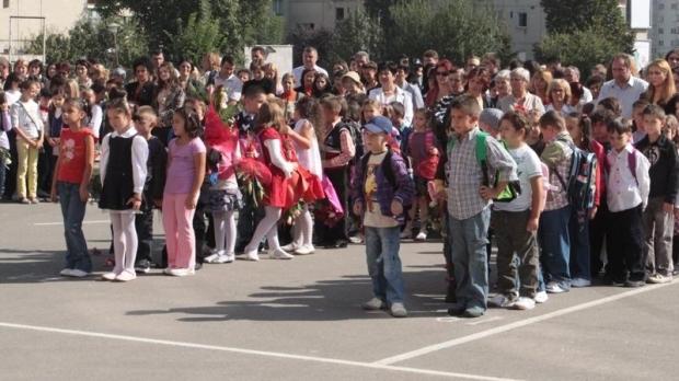 Părinţii vor opta până la 31 martie între şcoală şi grădiniţă pentru grupa pregătitoare