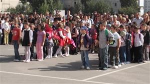 Părinţii vor opta până la 31 martie între şcoală şi grădiniţă pentru grupa pregătitoare