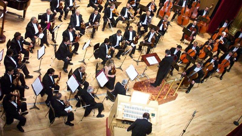 Filarmonica îşi aniversează primul dirijor, cu un concert vocal-simfonic