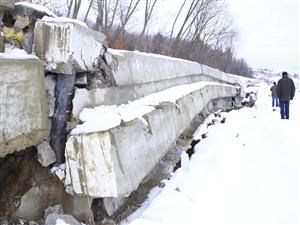Constructorul “centurii de diamant” vrea bani pentru repararea propriei greşeli