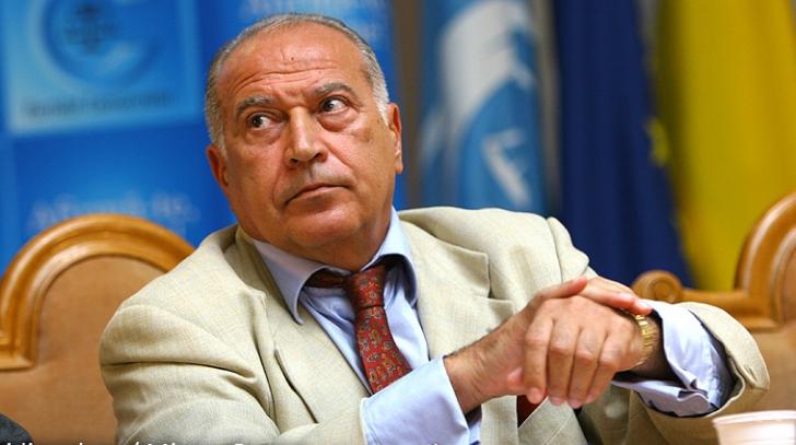 Voiculescu demisionează din Senat