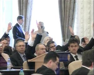 Scandal în Parlament: PDL părăseşte şedinţa, la o cafea VIDEO