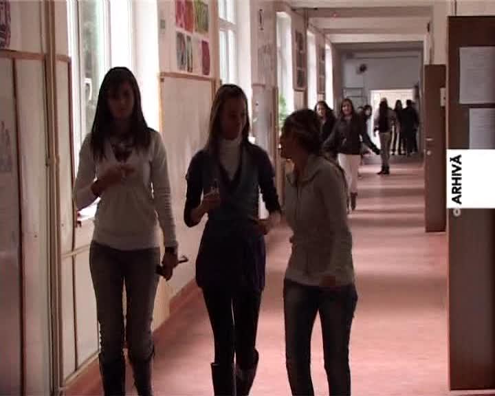 Părinţii nu mai sunt lăsaţi să intre la liceul Bălcescu. Care e motivul VIDEO