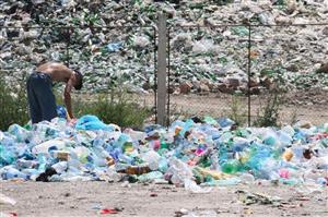 The Sun: Romii trăiesc în condiţii mizere la groapa de gunoi din Cluj şi vor să vină în Marea Britanie