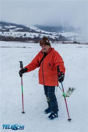 La 82 de ani, cu schiurile pe pârtia de schi din Feleacu. Care  secretul sănătăţii lui 