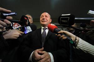 Ce face Băsescu în vizita-fulger la Cluj. Vezi ce a spus când s-a întâlnit cu Boc VIDEO