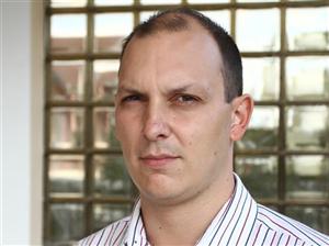 Buldogule, muşcă-i, nu lătra!