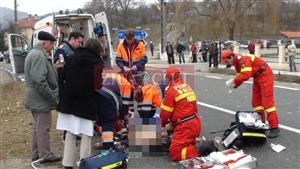 Pieton lovit grav de un camion. S-a solicitat un elicopter SMURD FOTO/VIDEO