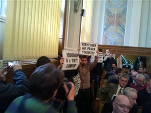 Protest la ceremonia de decernare a titlului DHC al UBB lui Gunter Verheugen FOTO / VIDEO