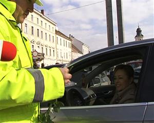 Acţiune de amploare a poliţiştilor şi jandarmilor clujeni în centrul Clujului. Zeci de şoferi opriţi în trafic VIDEO