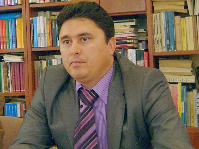 Nouă ofensivă împotriva parlamentarilor cu rude angajate la cabinet