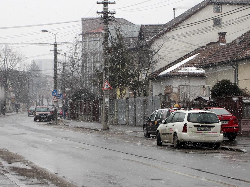Cod galben de ploi şi ninsori. Se răceşte vremea