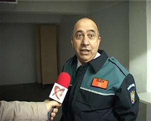 A schimbat chitara pentru pistol şi uniformă VIDEO