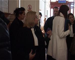 Îngrămădeală la Tribunalul Comercial, la procesul de insolvenţă al Universităţii Cluj VIDEO