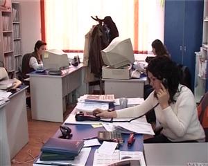Salariaţii primăriilor nu se pot angaja, timp de 5 ani, la firmele care câştigă licitaţii VIDEO