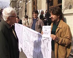Li s-au dat banii, dar ameninţă cu protestele. Ce reproşează doctoranzii POSDRU ai UBB VIDEO