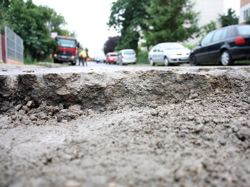 Plombe pe o treime din gropile VIP: străzile ce intră în reparaţii